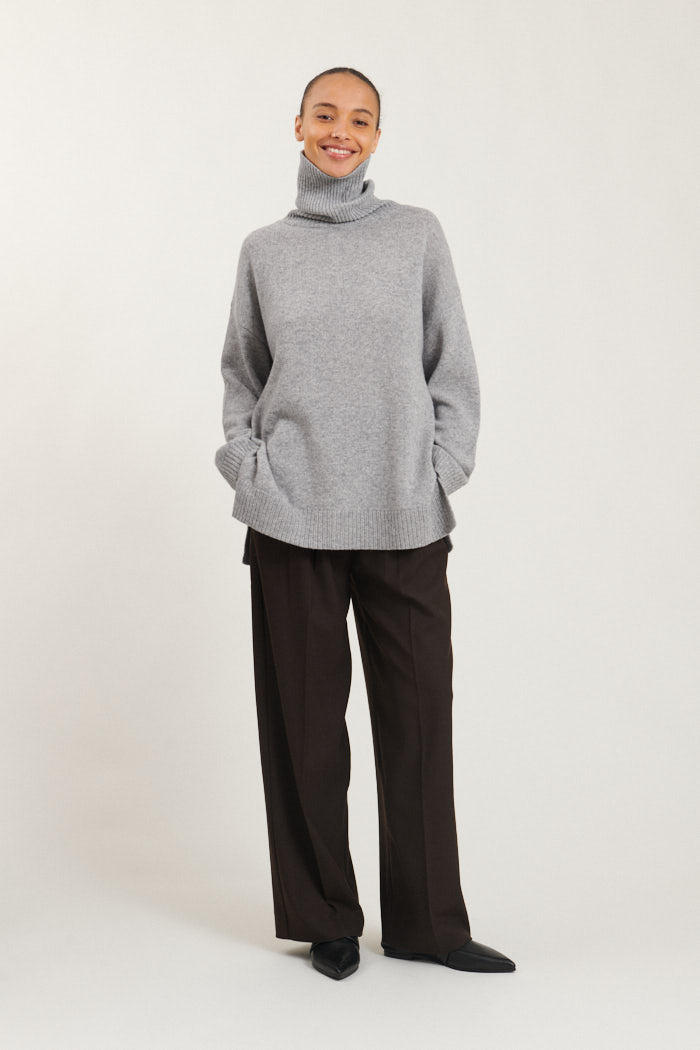 Line High Neck Sweater (light grey)